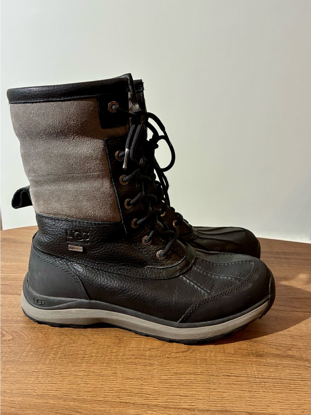 UGG Women's Adirondack Waterproof Leather/Suede Winter Boots Black/Grey Size 9.5